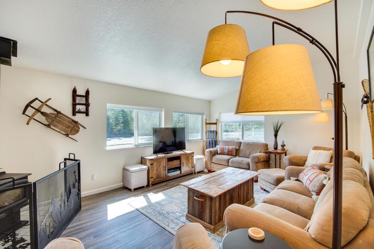 Riverfront Home With Deck, Near Mount Rainier! 팩우드 외부 사진