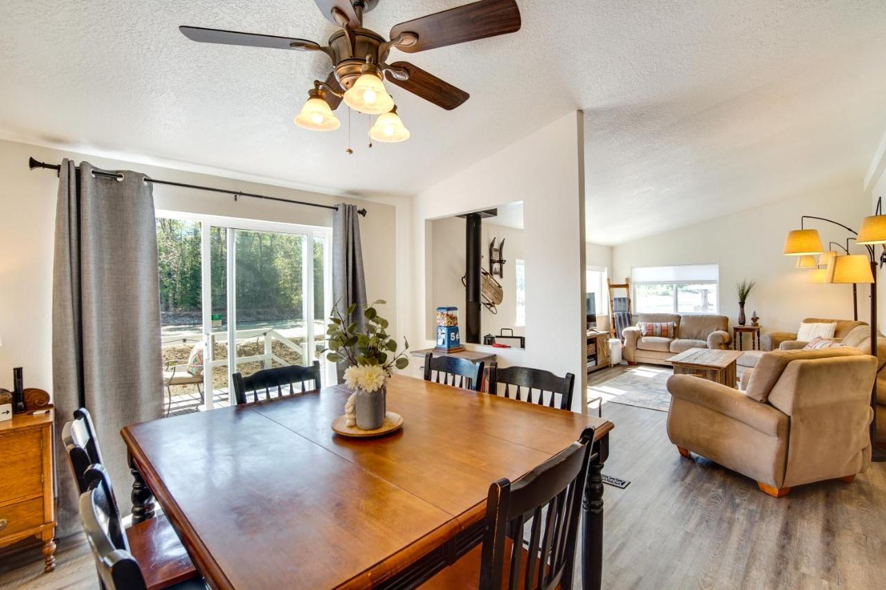 Riverfront Home With Deck, Near Mount Rainier! 팩우드 외부 사진