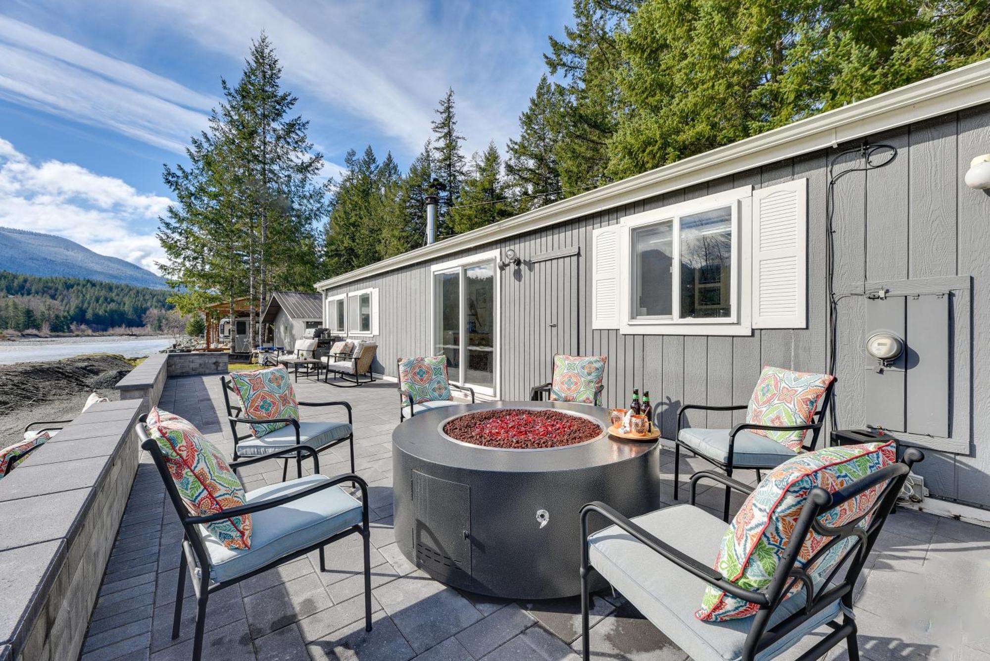 Riverfront Home With Deck, Near Mount Rainier! 팩우드 외부 사진
