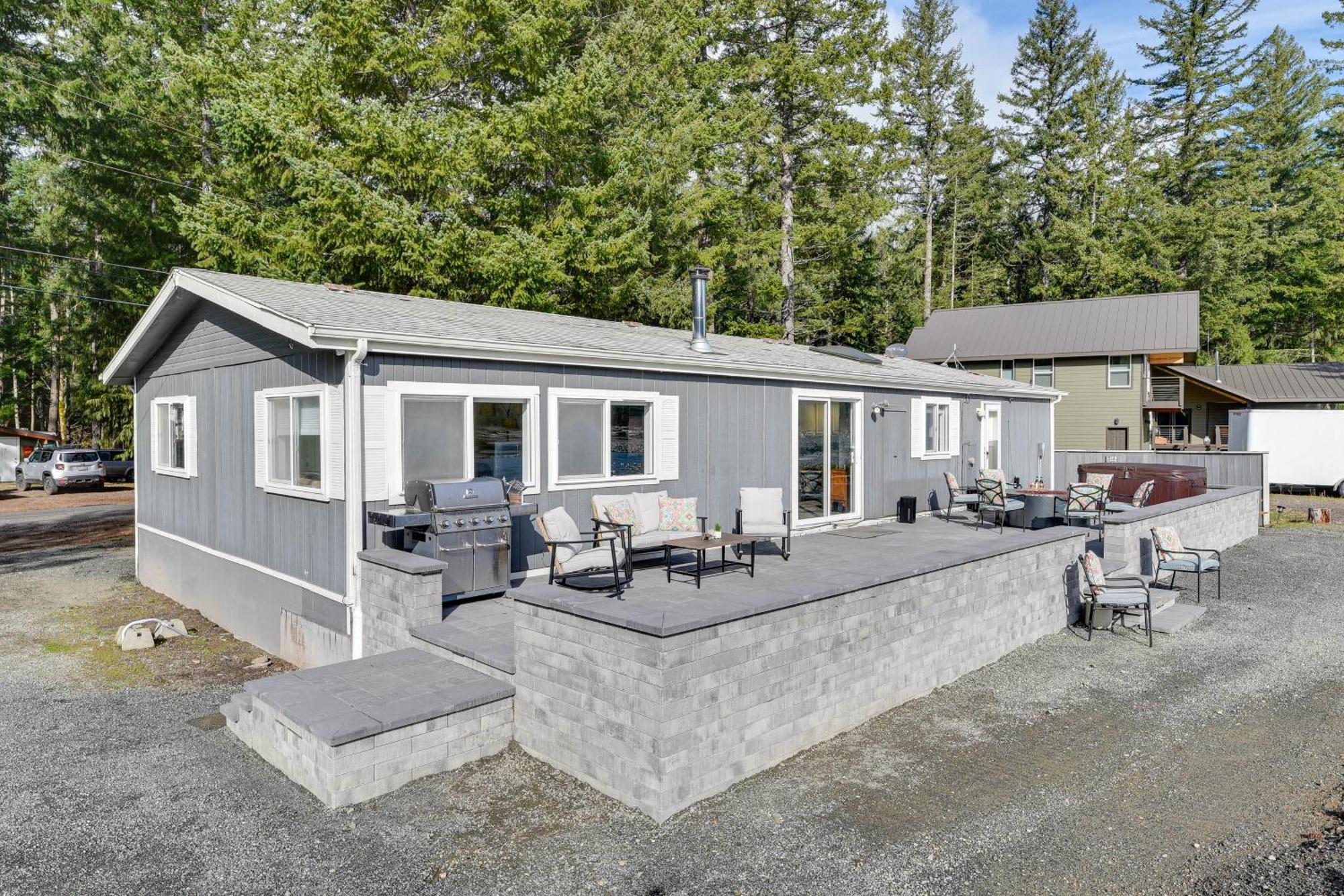 Riverfront Home With Deck, Near Mount Rainier! 팩우드 외부 사진