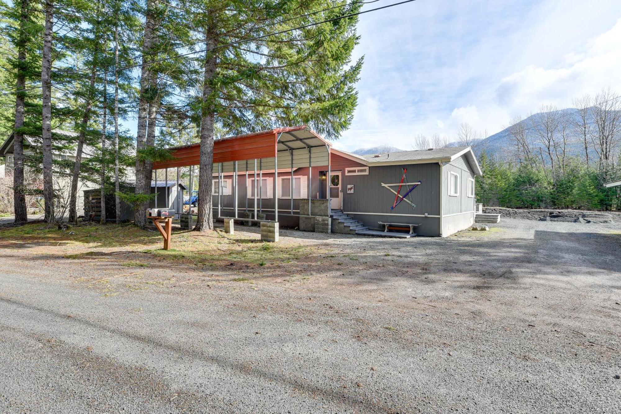 Riverfront Home With Deck, Near Mount Rainier! 팩우드 외부 사진